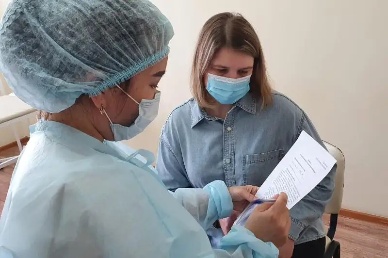 Состоянием здоровья после получения прививки от КВИ поделились столичные учителя