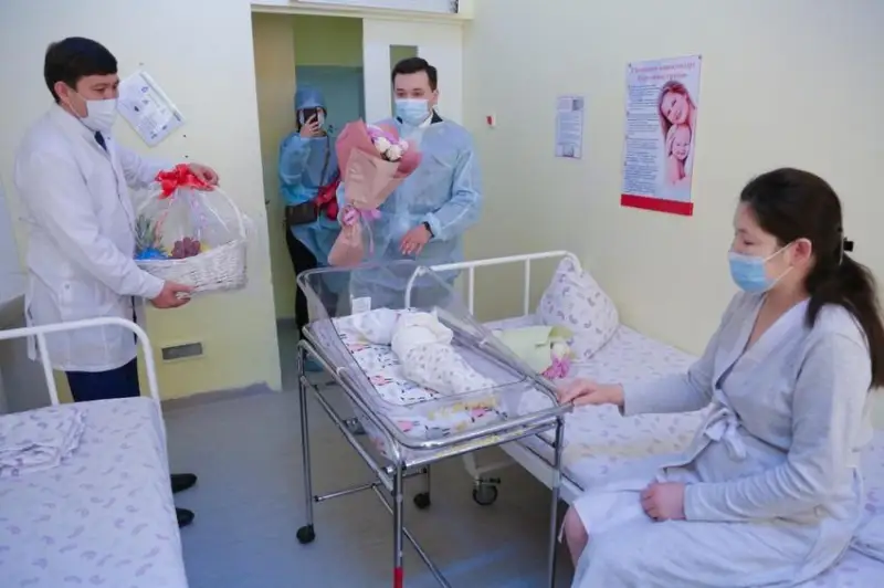 Столичные «жасотановцы» поздравили молодых мам с 8 Марта