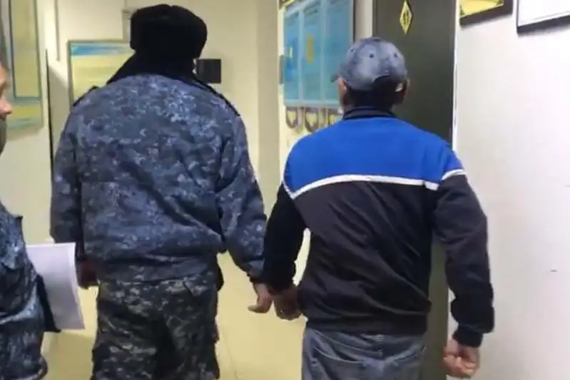 4,5 кг наркотиков изъяли полицейские у жителя Арыси