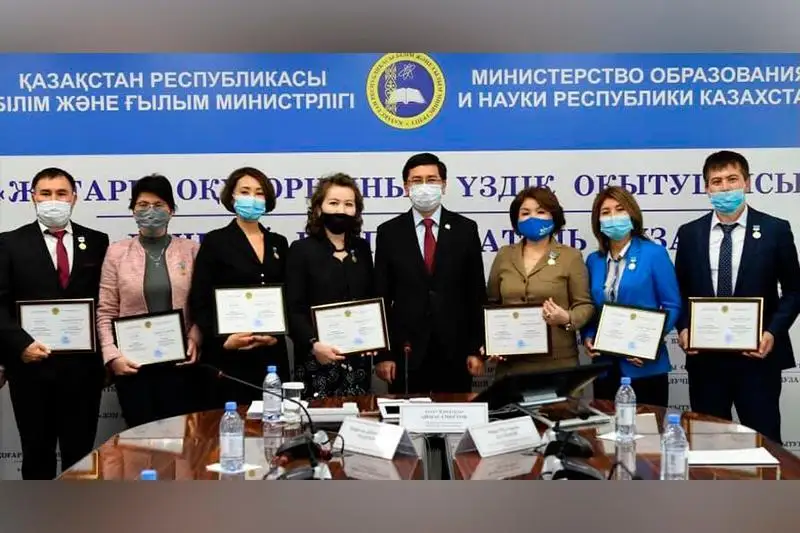 Асхат Аймагамбетов подписал приказ о повышении зарплаты преподавателей вузов