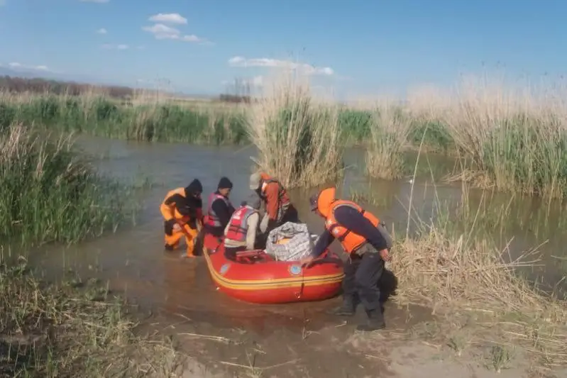 Трех пострадавших на самодельном плоту спасли на реке Или в Алматинской области