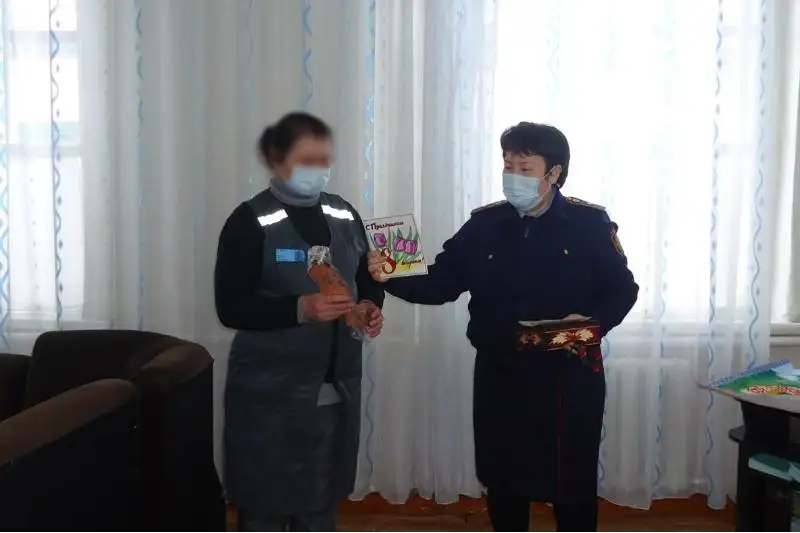 Многодетным матерям подарили подарки осужденные ДУИС по Карагандинской области