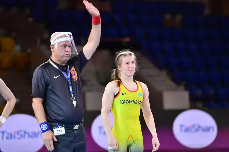 Казахстанки выиграли два «золота» на Чемпионате Азии по женской борьбе