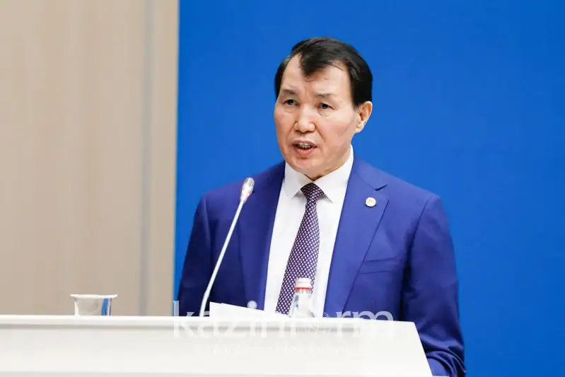 Sheneýnikter normalardy eki túrli túsindirýdi paıdalaný tájirıbesin toqtatýy qajet – Alık Shpekbaev