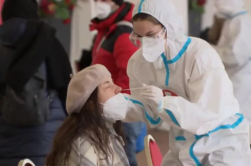 В австрийские магазины не пустят без отрицательного теста на COVID-19