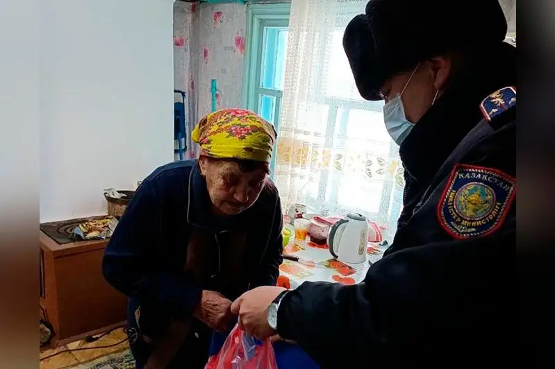 86-летнюю сельчанку взяли под опеку полицейские СКО
