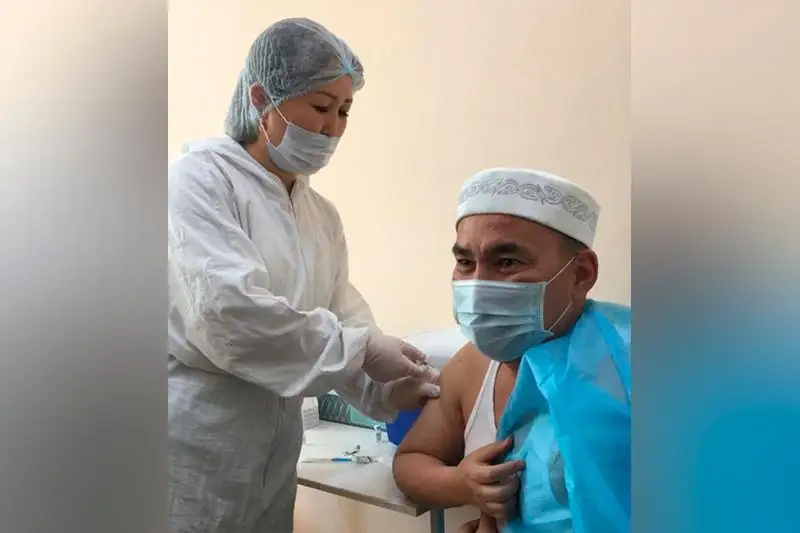 Имамы вакцинировались в Шымкенте