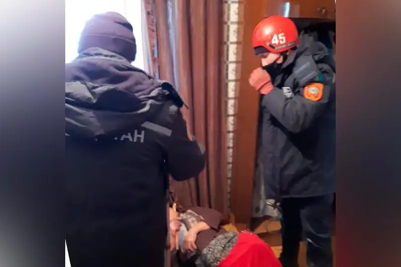 92-летней женщине помогли спасатели Семея