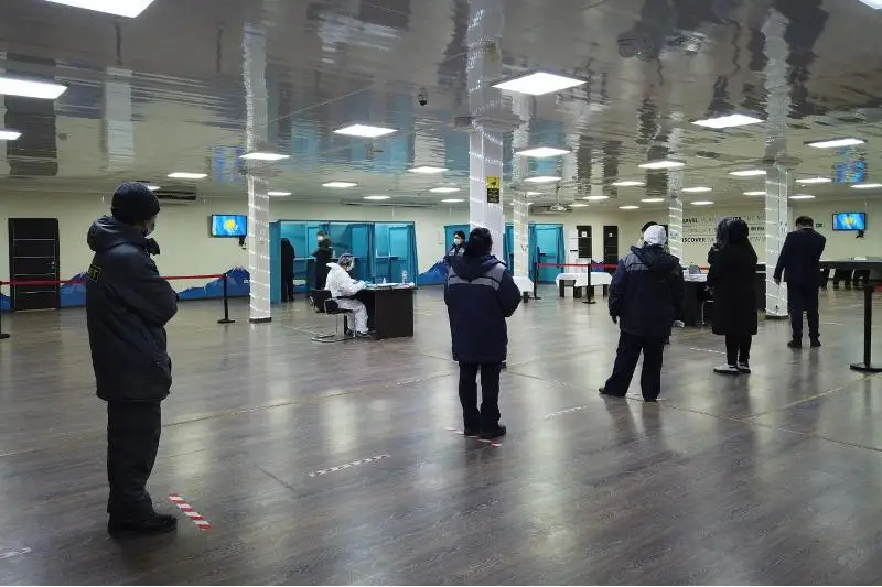 До Кашагана членов избирательной комиссии доставило судно на воздушной подушке