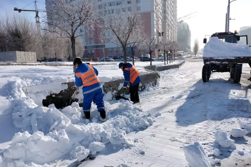 За прошедшие сутки из столицы вывезли около 140 тысяч кубометров снега