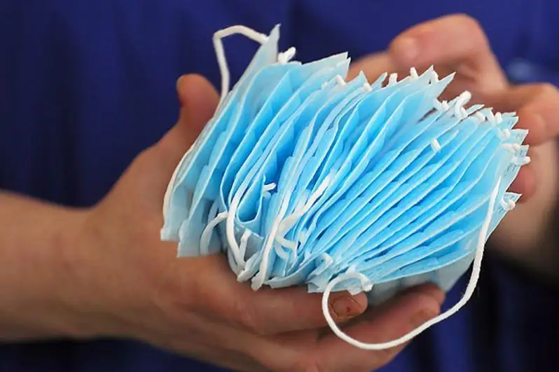 Цену на медицинские маски снизили до 15 тенге в Атырау