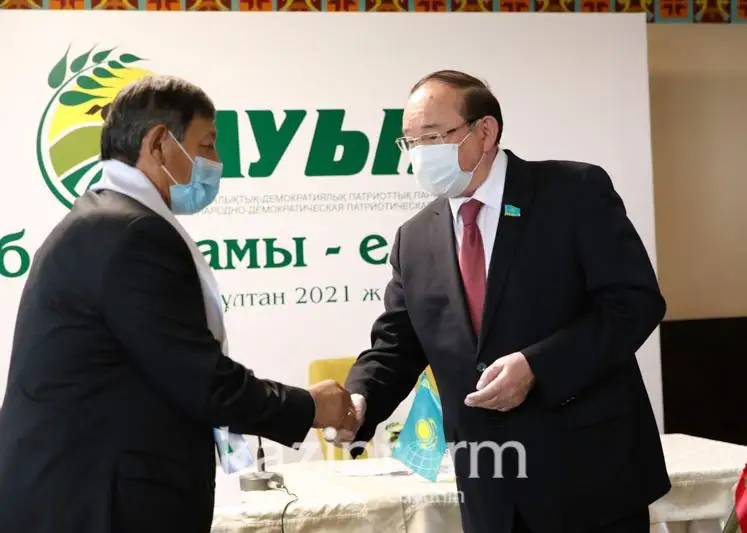 Передовиков труда наградила партия «Ауыл»