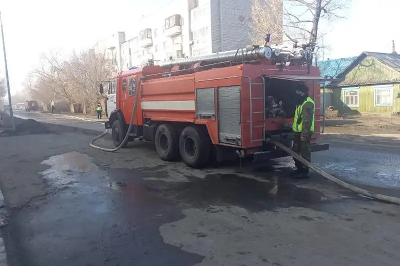30 человек эвакуировали при пожаре в бане в Семее