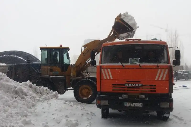 Свыше 100 тысяч кубометров снега вывезено за сутки из столицы