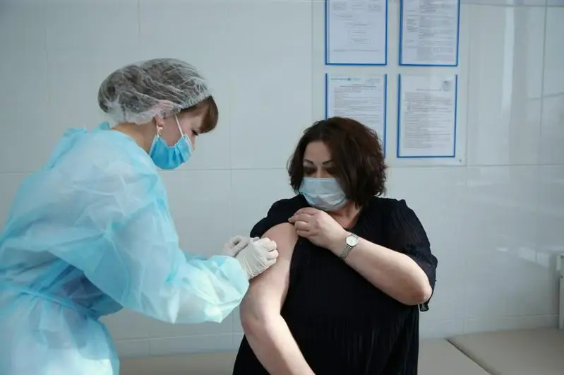 Учитель из Костаная: легкое недомогание после вакцинации проходит через сутки