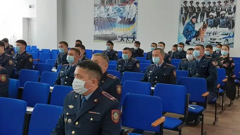 Акмолинцы поблагодарили участковых инспекторов за хорошую работу