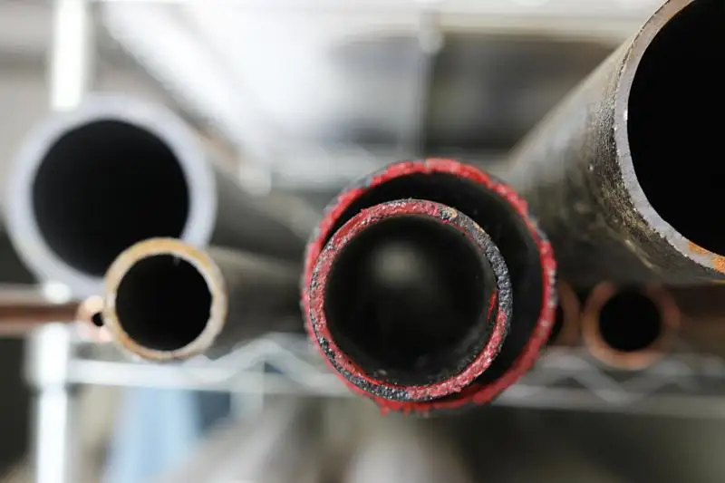 Похитил трубы и оставил дачный поселок без воды житель Петропавловска