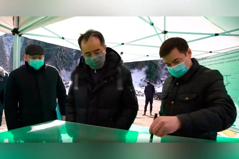 Бакытжан Сагинтаев посетил строительные площадки селезащитных плотин