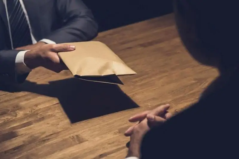 Чиновника акимата Петропавловска подозревают в получении взятки