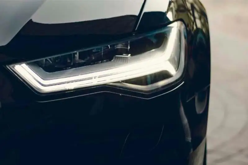 Житель Семея разбил машину и напал на владельца авто