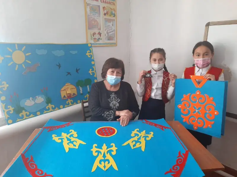Амулеты и сумки учат шить школьников в Павлодарской области