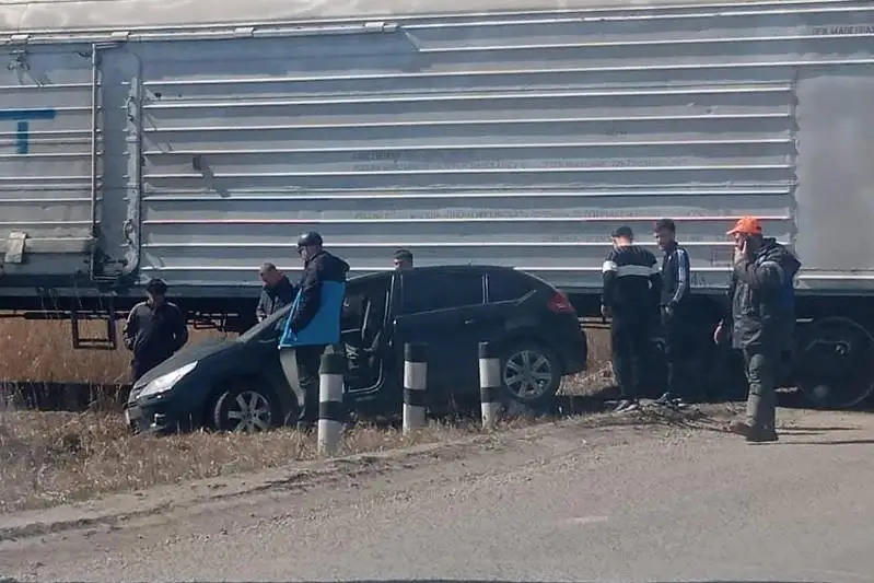 Тепловоз врезался в автомобиль в Петропавловске