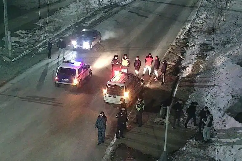 Хулиганы устроили драку на автодороге в Кокшетау