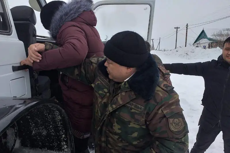 Акмолинские спасатели помогли медикам добраться до беременной