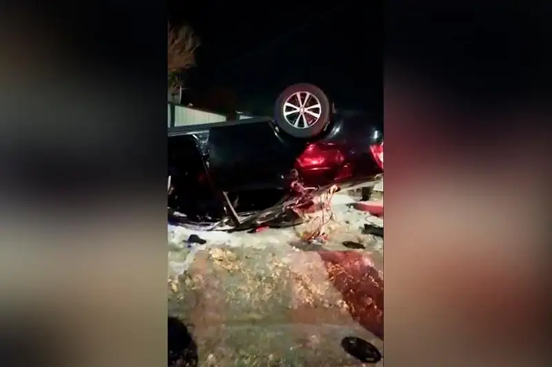 Kókshetaýda jeńil kólik aýdarylyp qaldy