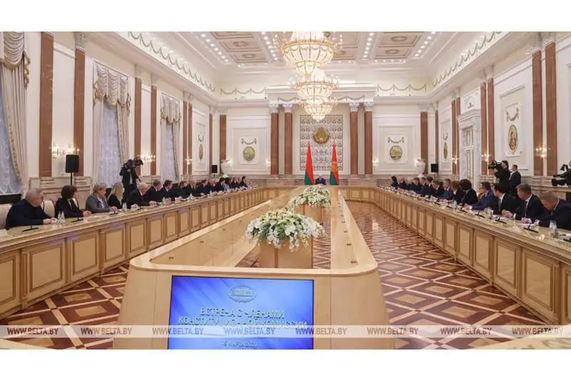 Комиссия по изменению Конституции Беларуси начала работу в Минске