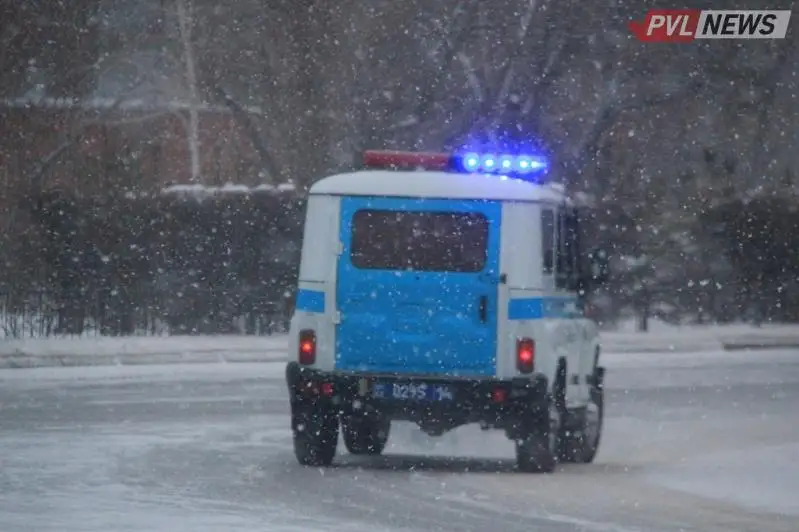 В Павлодаре мужчина кидался под автомобили на трассе