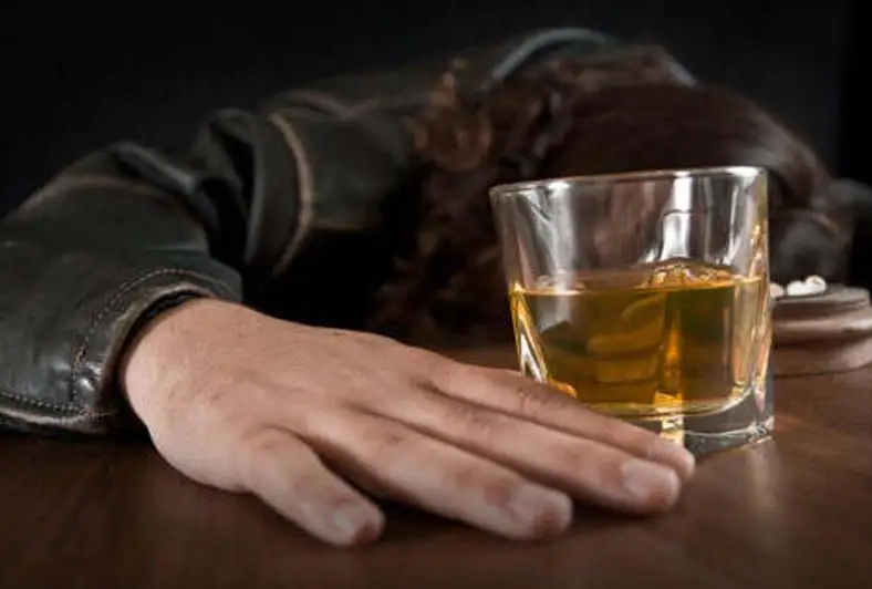 Оскорблявшего прохожих пьяного павлодарца задержали полицейские