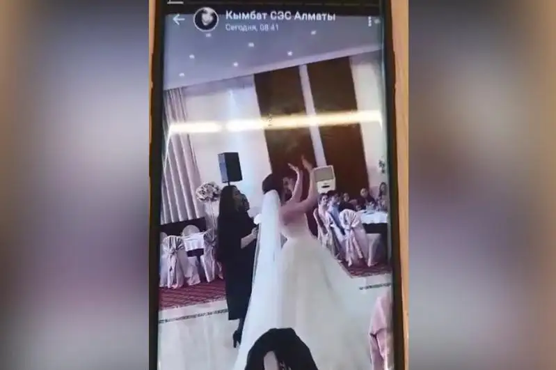 Видео с сотрудником Департамента санэпидконтроля Алматы на тое прокомментировал Жандарбек Бекшин