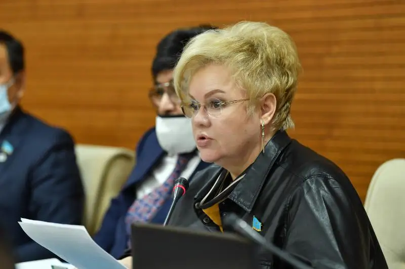 Депутаты Мажилиса не удовлетворены темпами вакцинации от коронавируса