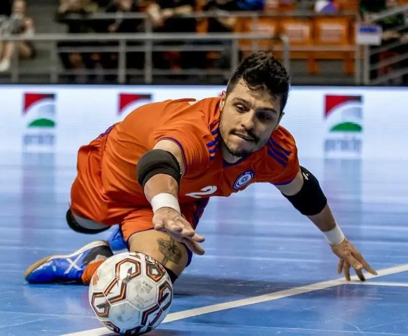 Голкипер сборной Казахстана по мини-футболу в пятый раз стал лучшим вратарем мира