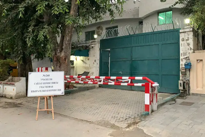 Начали работу избирательные участки в Нью-Дели и Исламабаде