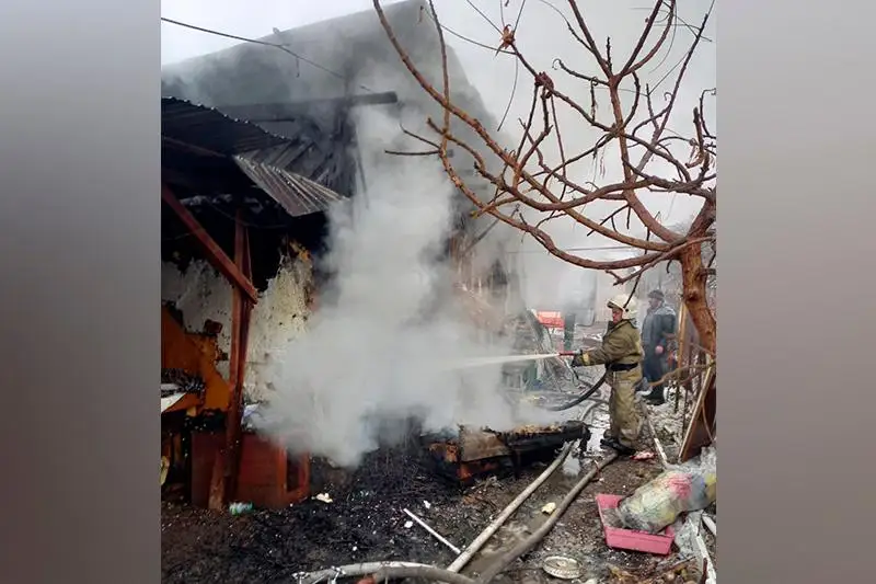 Частный дом и хозяйственные постройки горели в Алматы