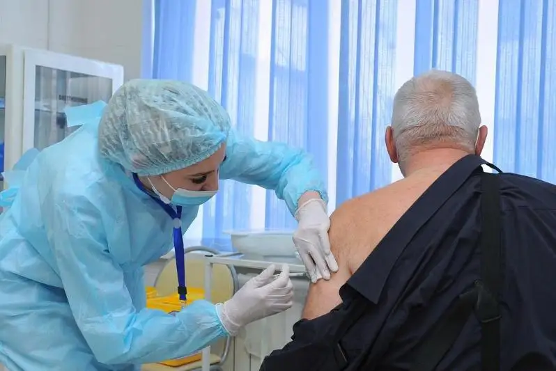 На шахтах Карагандинской области проводят вакцинацию против коронавируса