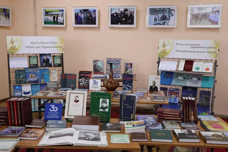 Литературная выставка «30 лет созидания – 30 лет достижений» открылась в ВКО