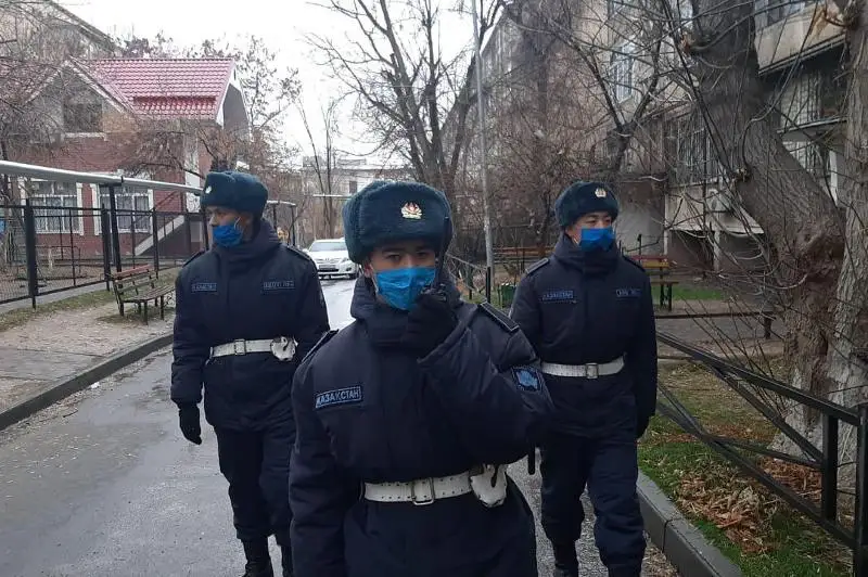 Мужчина напал с ножом на бойцов Нацгвардии в Шымкенте