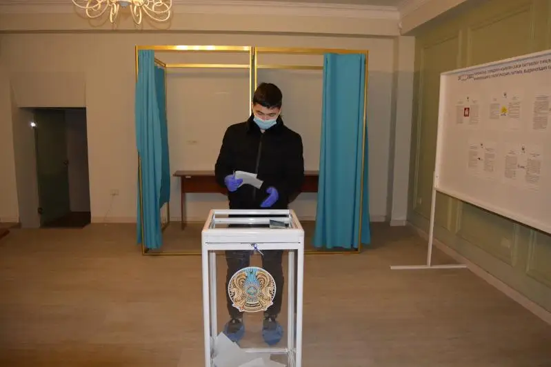 На избирательном участке в Ереване завершилось голосование
