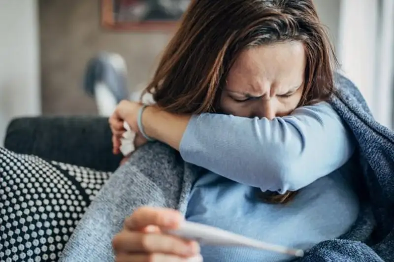 Названы особенности британского штамма коронавируса