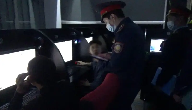 28 подростков доставили в полицию Тараза