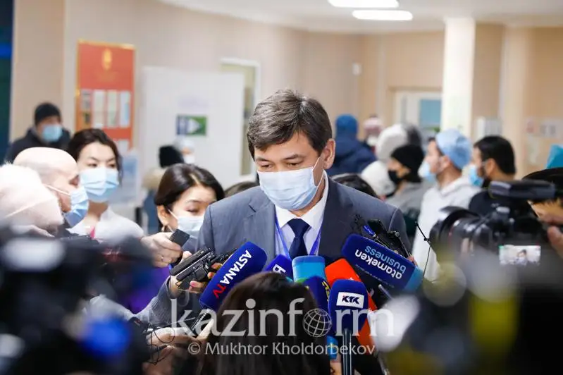 Как проходит процедура вакцинации против коронавируса, рассказал Ерлан Киясов