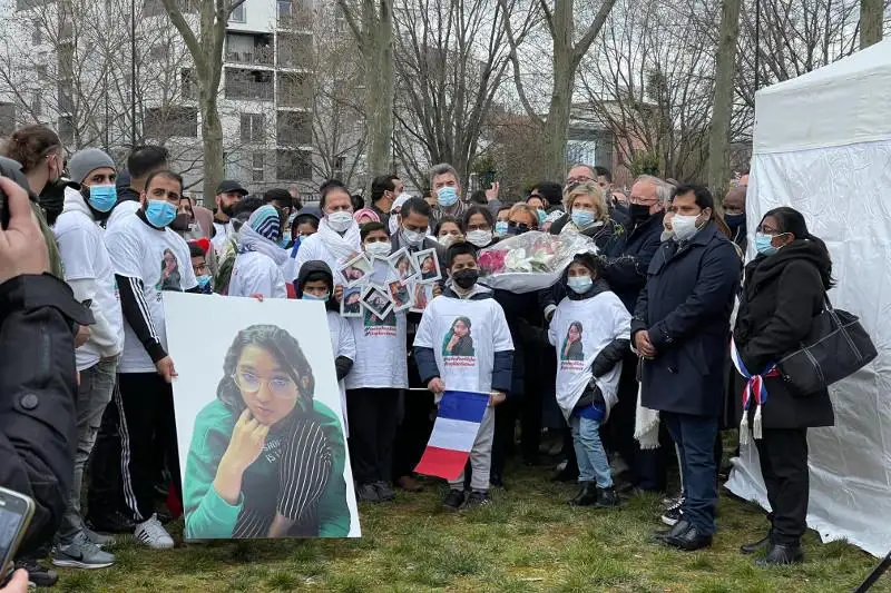 В пригороде Парижа состоялся марш в память об Алише, жертве травли
