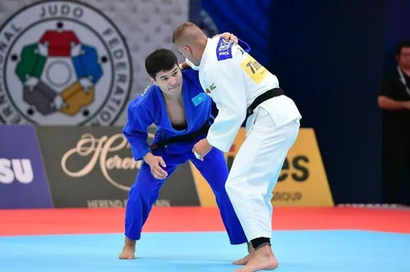 Дзюдоист Жумаканов досрочно вышел в третий круг Grand Slam в Израиле