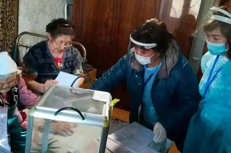 101-летняя бабушка проголосовала в Алматы