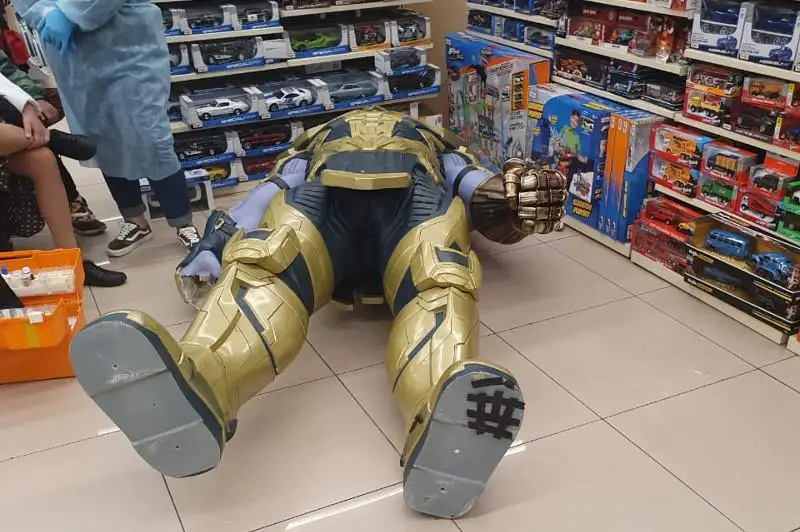 Случай с падением статуи на ребенка в Алматы расследуют в полиции