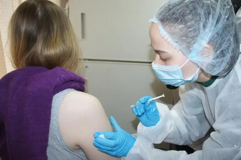 Вакцинация населения от коронавируса идёт в Карагандинской области