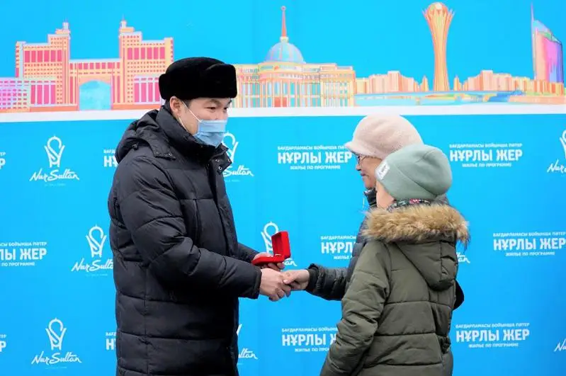 Ключи от жилья вручили многодетным и одиноким матерям в Нур-Султане